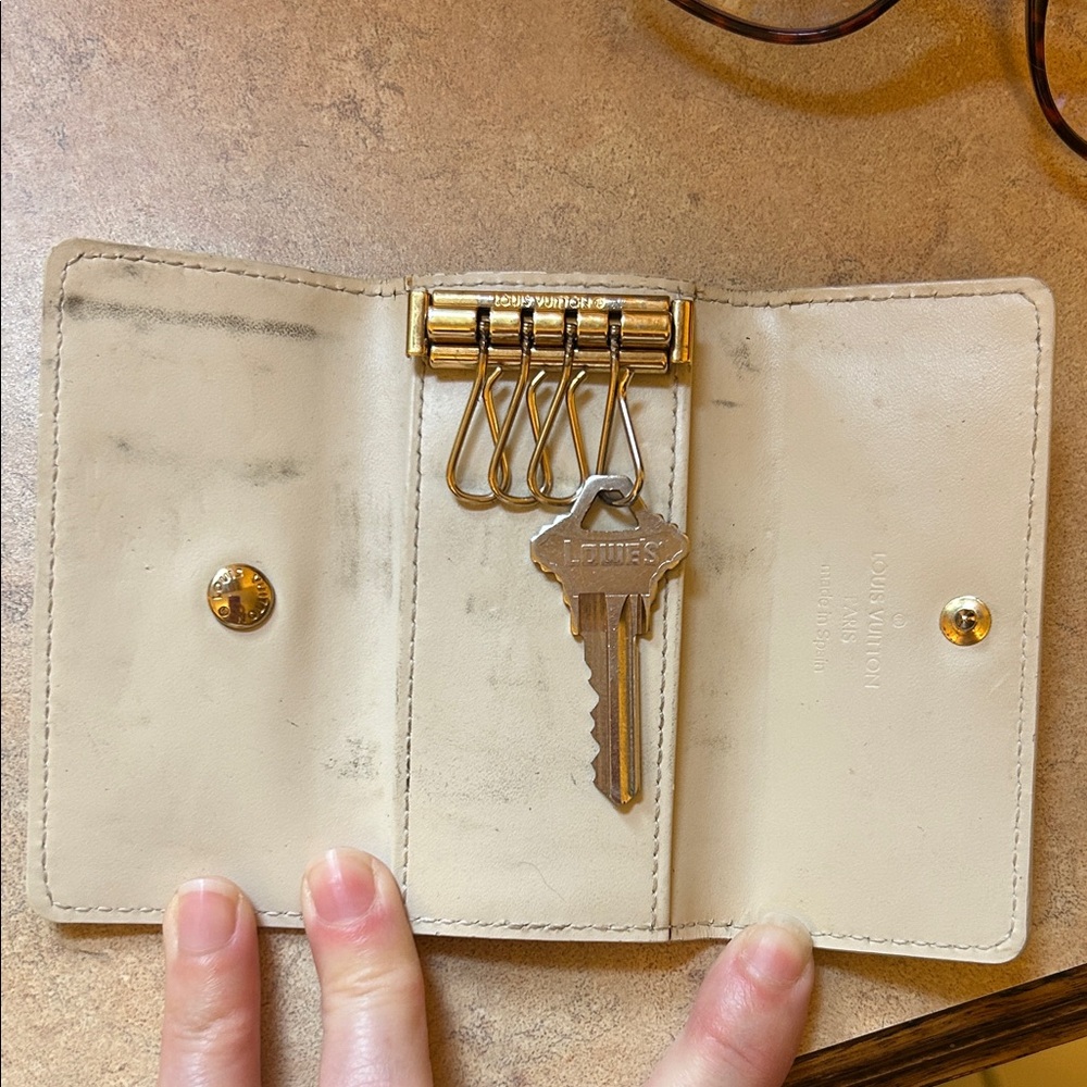 Louis Vuitton Beige Monogram Key Case - Picture 3 of 5
